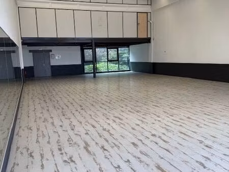 local d'activité professionnel à genay - 199 m²- bail précaire ou commercial