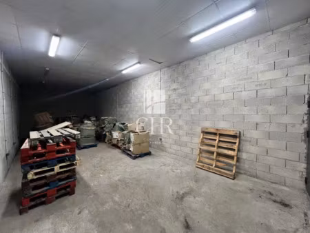 location locaux professionnels 57 m² à la courneuve (93120)  1 000 €