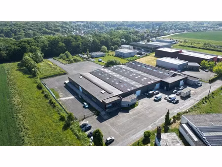 cellule d'activité divisible à louer avec grand parking