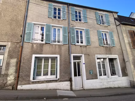 maison en centre ville a lormes