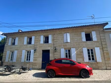 elégante maison  à vignonet  près de saint-émilion 5 chambres 250 m2  jardin  studio et ga