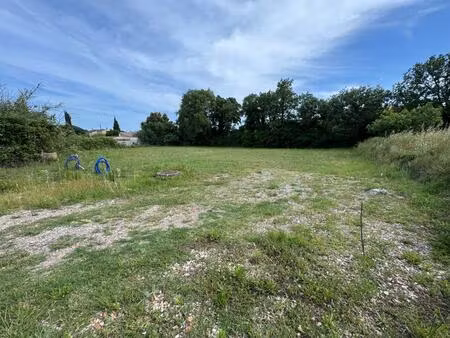 terrain constructible plat et viabilisé de 1 055 m² pour maison individuelle - cadre campa