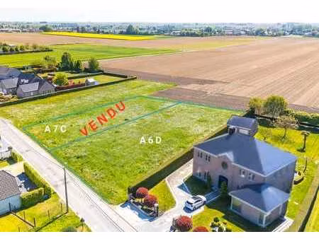 terrain (17 ares) avec vue exceptionnelle vers les campagnes