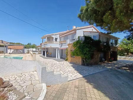 six-fours les plages maison t7 en r+1 d'environ 170 m² sur un terrain de 1100 m²