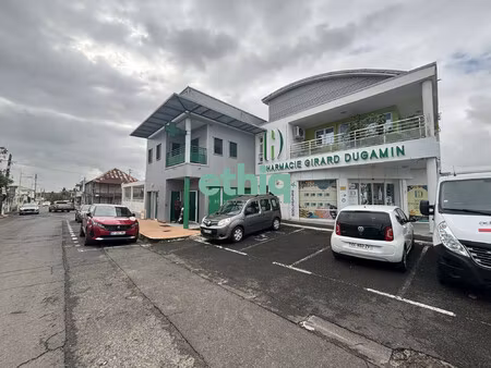local d'activité en plein centre ville du lamentin  parking a p