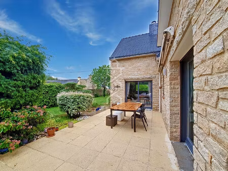 guidel : belle contemporaine avec piscine dans un petit hameau