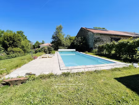 maison de caractère en pierres avec piscine