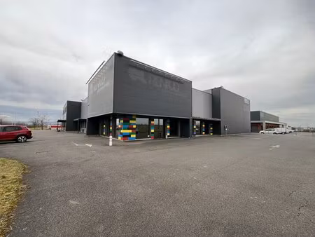 à louer local commercial 706 m² – 5 561 € |argancy