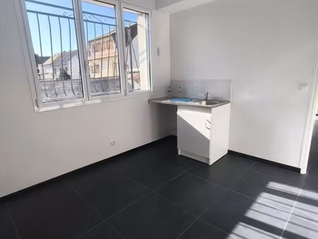 location local d'activités 45 m²