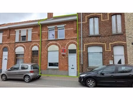 maison de rangée à deux pas du centre – beau potentiel !