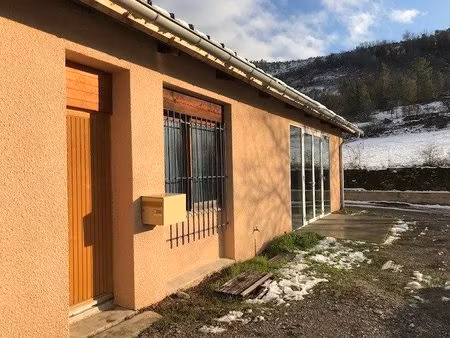 location local commercial 220m² les vans 07140