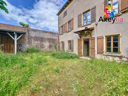 a vendre - la pacaudiere - grande maison de village avec cour