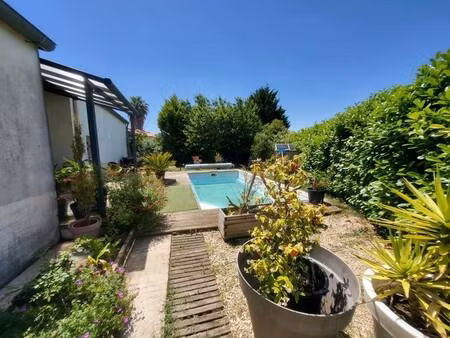 vente maison 6 pièces 244 m² saint-bonnet-sur-gironde (17150)