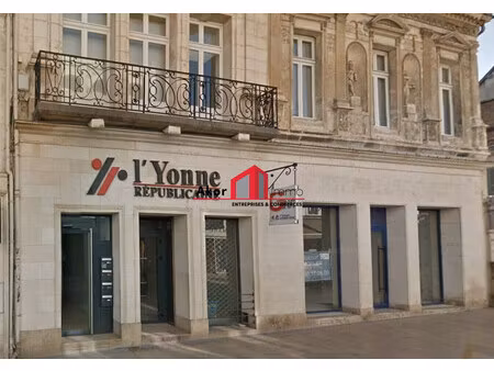location local commercial 300m² auxerre 89000