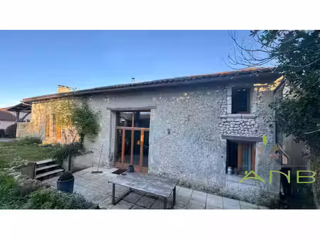 ? charmante propriété en pierre avec deux espaces de vie ?
