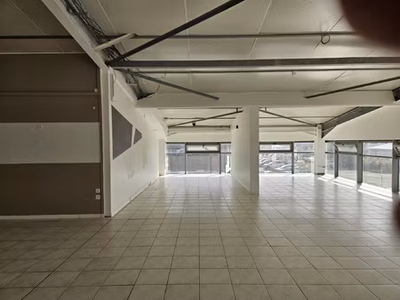 location local commercial 100m² baie mahault 97122