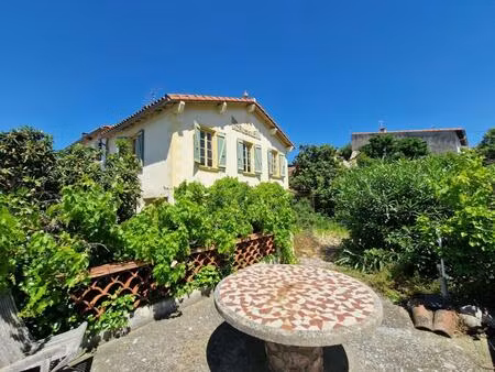 maison atypique avec jardin