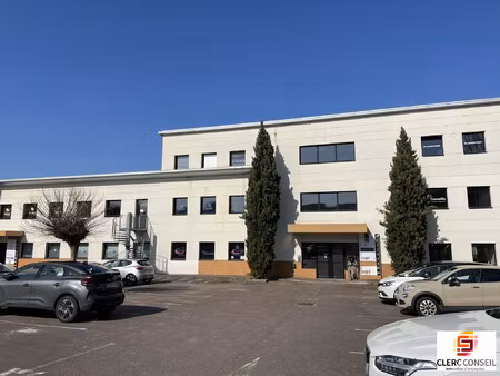 location local professionnel 52m² cleon 76410