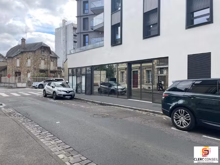 location local commercial 270m² vernon 27200