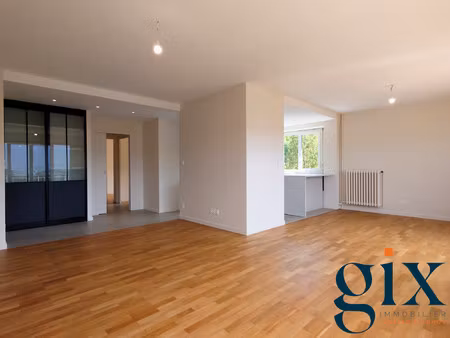 gieres  coeur village  t4 en étage élevé  lumineux avec une