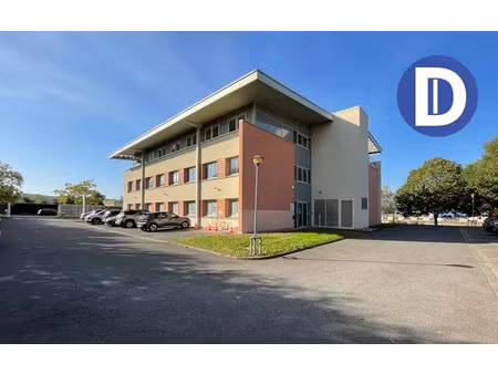 a yutz  bureaux a louer de 811 m² dans un immeuble qualitatif avec parking