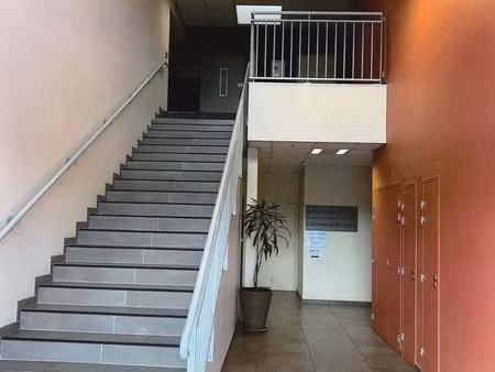 location local commercial 14m2 lescar 64230 - 400 € - surface privée