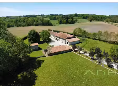 maison de campagne isolée avec maison d'amis à rouzède 1622