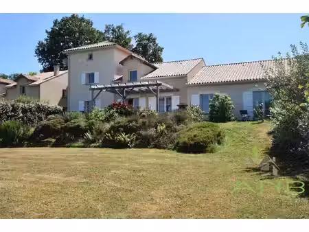 ? élégante villa rouzède  charente