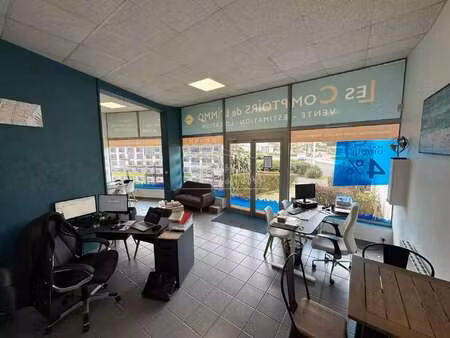 location bureaux et commerces à saint-nazaire (44600) : à louer / 77m² saint-nazaire