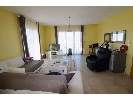 maison familiale proche du centre du village