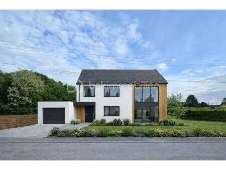 rare à la vente – terrain d’exception au pied du château – 25 m de façade – 1000 m² de nat