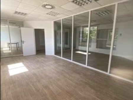 bureau de prestige de 228 m2 en location - caissargues  occitanie