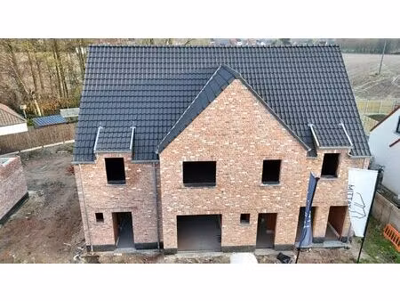 nieuwbouwwoning met 4 slaapkamers en tuin te koekelare