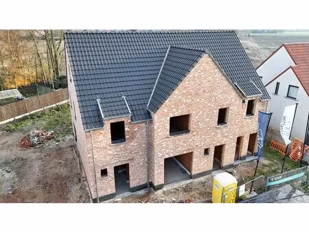 nieuwbouwwoning met 4 slaapkamers en tuin te koekelare