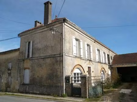 vente maison à burie (17770) : à vendre / 145m² burie