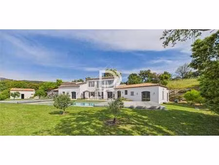 villa avec piscine et terrasse plan-de-la-tour (83)