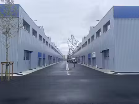 location commerce 261 m² à vaux-le-pénil (77000)