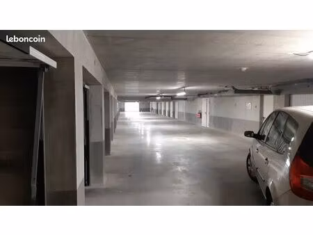 location partielle que 4m² de garage box sécurisé pour moto ou stockage dans résidence réc