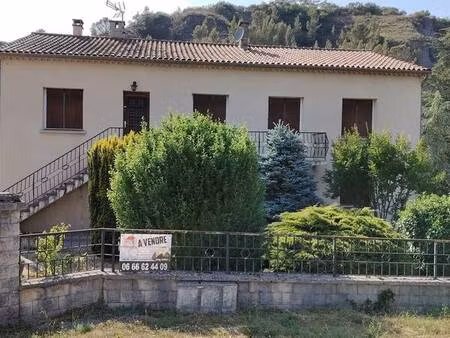 maison individuelle avec deux appartements.