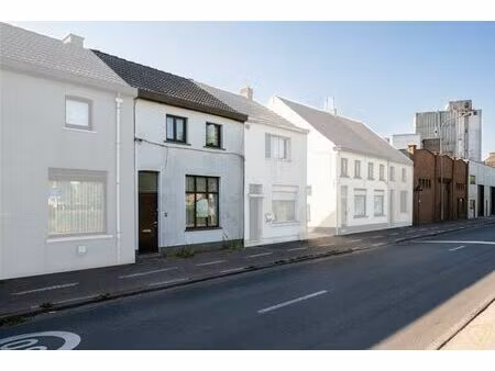 te renoveren woning met veel potentieel