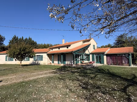 agen sud  dans bel environnement  agréable villa familiale de plus de 200m²  6 chambres su