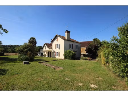 vente maison 7 pièces 195 m² à castétis (64300)  175 000 €
