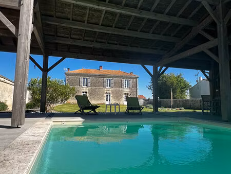 vente maison 8 pièces  330.00m²  vouillé