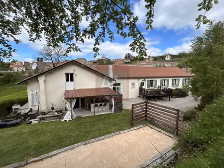 propriété avec potentiel touristique à pradelles