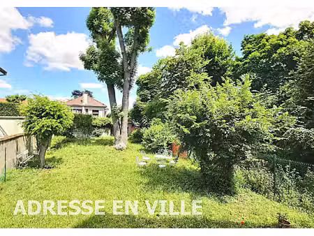 limite enghein. meulière de 8 pièces avec sous-sol et jardin
