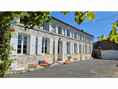 ancienne longère restaurée avec goût aux portes de saintes