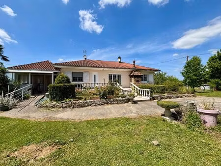 vente maison 4 pièces 143m2 barcelonne-du-gers 32720 - 208000 € - surface privée