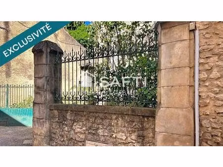 maison de village/immeuble de 380 m² sur 558 m² cloturé.