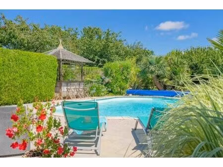 saint agnant. magnifique longère avec gite  piscine et parc arboré