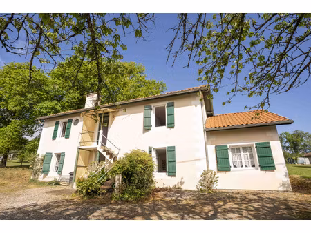 au bout d'une petite impasse au calme  une belle surprise à